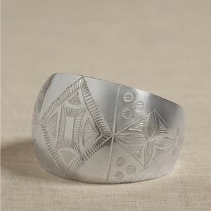 BANANA REPUBLIC NAIMA ETCHED CUFF | AUREUS + ARGENT W/ Giftbox and jewlery bag